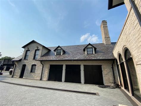9 E Brentmoor .